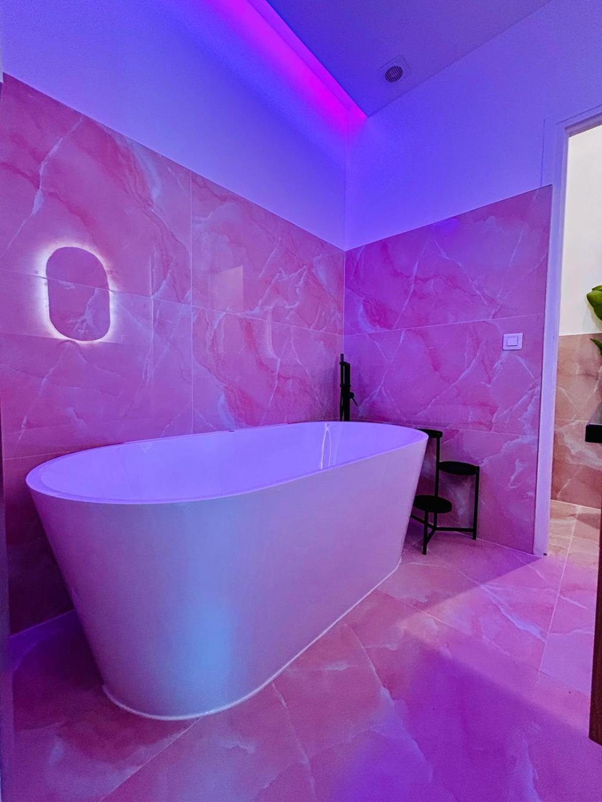 Intimate Escape - Seaside - Spa Bath - Wifi - Ac Nice Eksteriør bilde