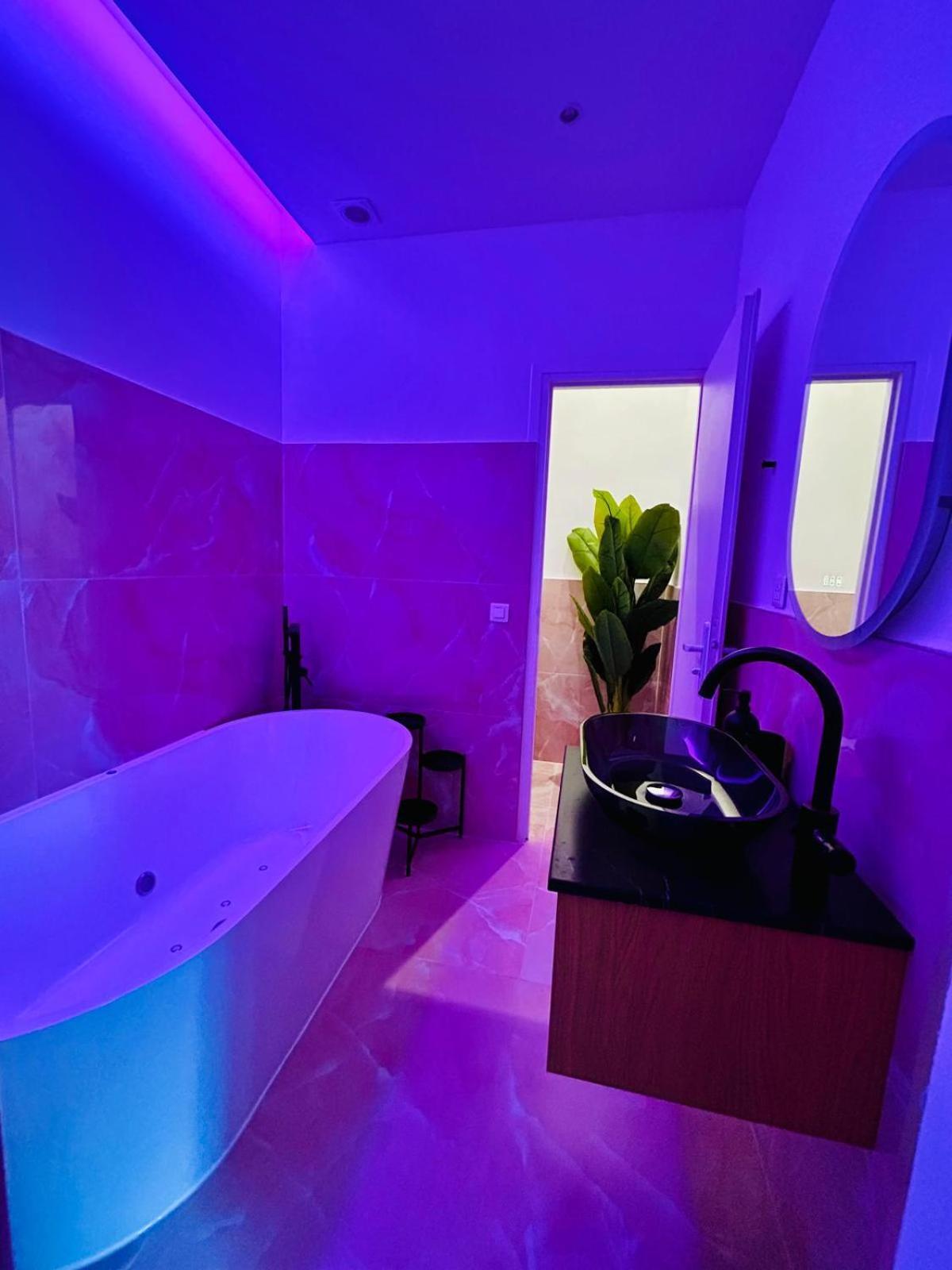 Intimate Escape - Seaside - Spa Bath - Wifi - Ac Nice Eksteriør bilde